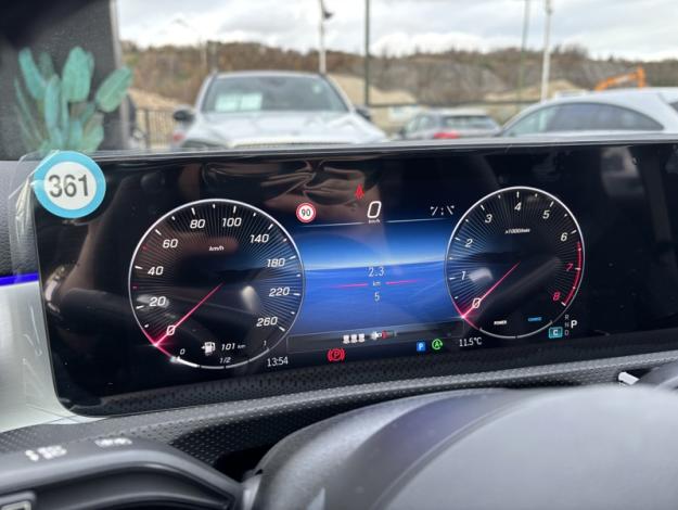 MERCEDES-BENZ GLA 180 Cyber Edition Saga Huy  