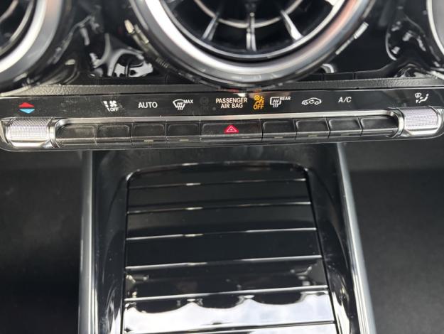 MERCEDES-BENZ GLA 180 Cyber Edition Saga Huy  