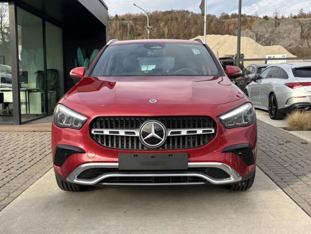 MERCEDES-BENZ GLA 180 Cyber Edition Saga Huy  