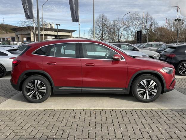 MERCEDES-BENZ GLA 180 Cyber Edition Saga Huy  