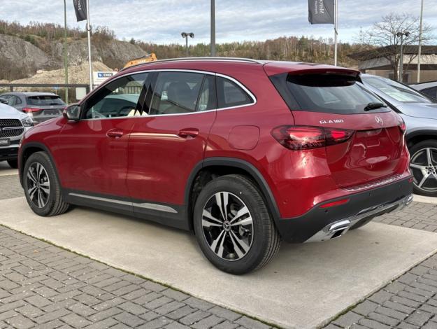MERCEDES-BENZ GLA 180 Cyber Edition Saga Huy  