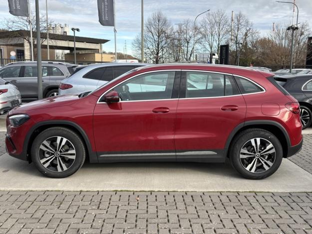 MERCEDES-BENZ GLA 180 Cyber Edition Saga Huy  