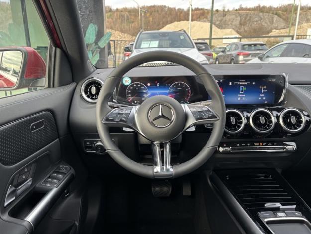 MERCEDES-BENZ GLA 180 Cyber Edition Saga Huy  