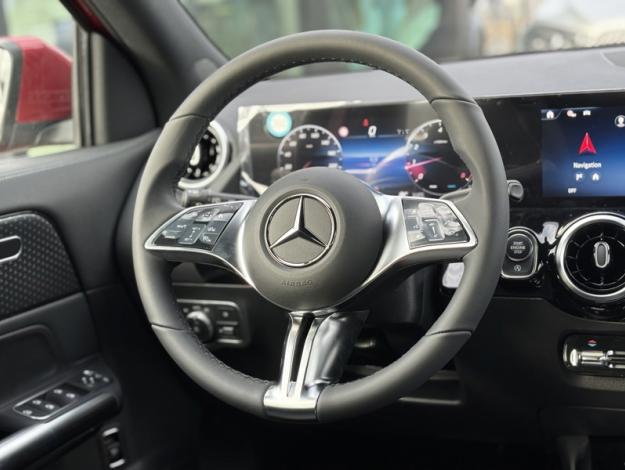 MERCEDES-BENZ GLA 180 Cyber Edition Saga Huy  