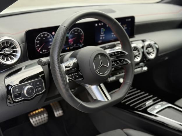 MERCEDES-BENZ CLA 200 SB AMG Facelift Toit Pano  