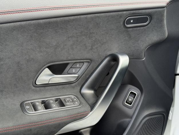 MERCEDES-BENZ CLA 200 SB AMG Facelift Toit Pano  