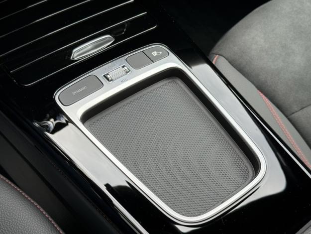 MERCEDES-BENZ CLA 200 SB AMG Facelift Toit Pano  