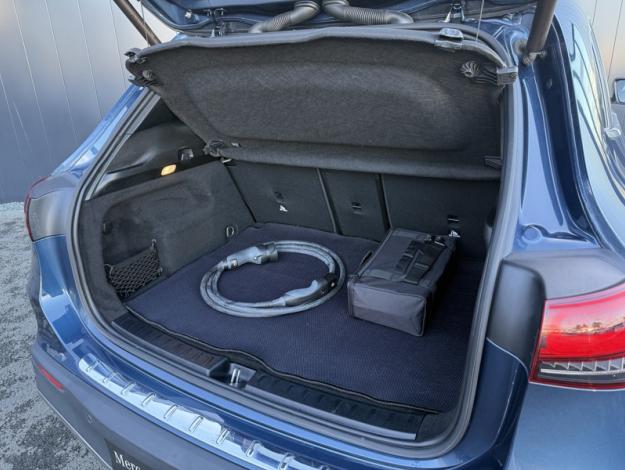 MERCEDES-BENZ EQA 250 AMG Line  