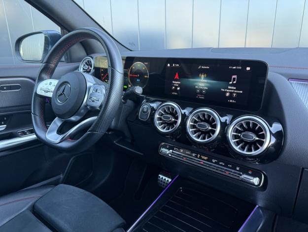 MERCEDES-BENZ EQA 250 AMG Line  