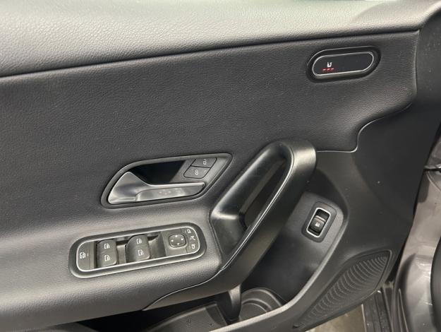 MERCEDES-BENZ A 250 e Business Line LED  
