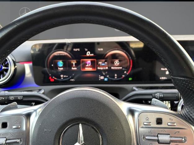 MERCEDES-BENZ A 200 AMG Line  