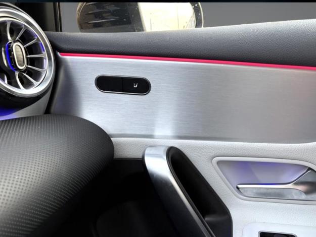 MERCEDES-BENZ A 200 AMG Line  