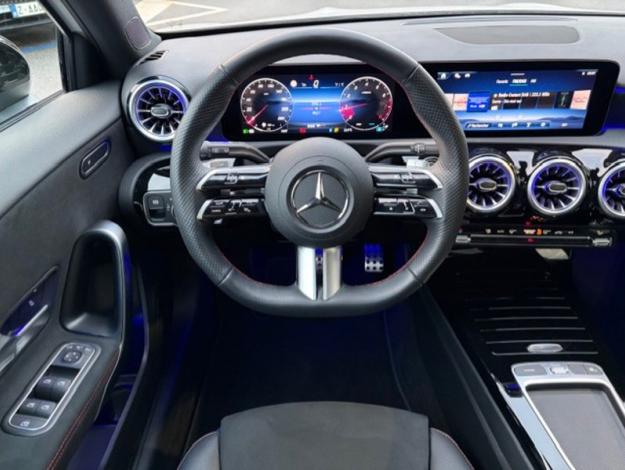 MERCEDES-BENZ A 200 AMG Pack Night Toit Pano Facelift  