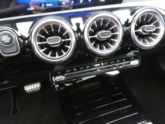 MERCEDES-BENZ CLA Coupé CLA 250 e Coupé AMG Line  