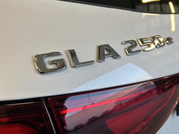 MERCEDES-BENZ GLA-Klasse GLA 250 e Off-Roader