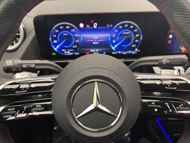 MERCEDES-BENZ EQA 250+ AMG Line  