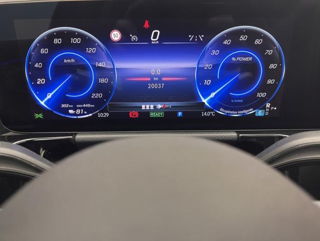 MERCEDES-BENZ EQA 250+ AMG Line  