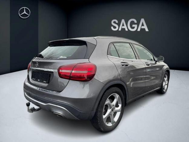 MERCEDES-BENZ GLA 180 Intuition  