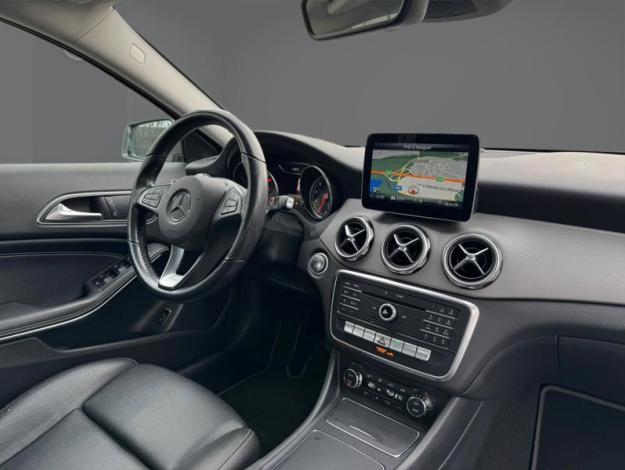 MERCEDES-BENZ GLA 180 Intuition  