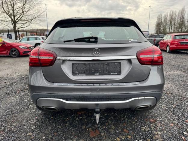 MERCEDES-BENZ GLA 180 Intuition  