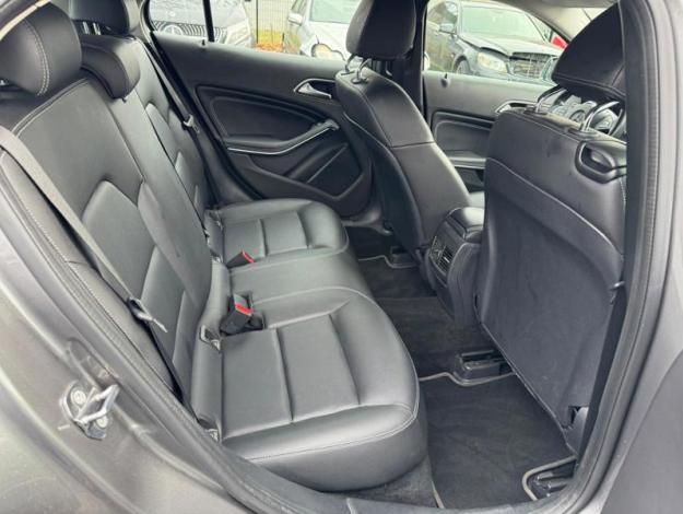 MERCEDES-BENZ GLA 180 Intuition  