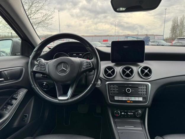 MERCEDES-BENZ GLA 180 Intuition  