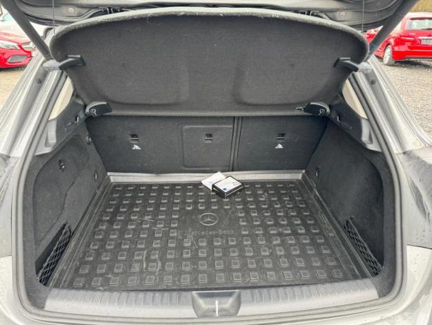 MERCEDES-BENZ GLA 180 Intuition  