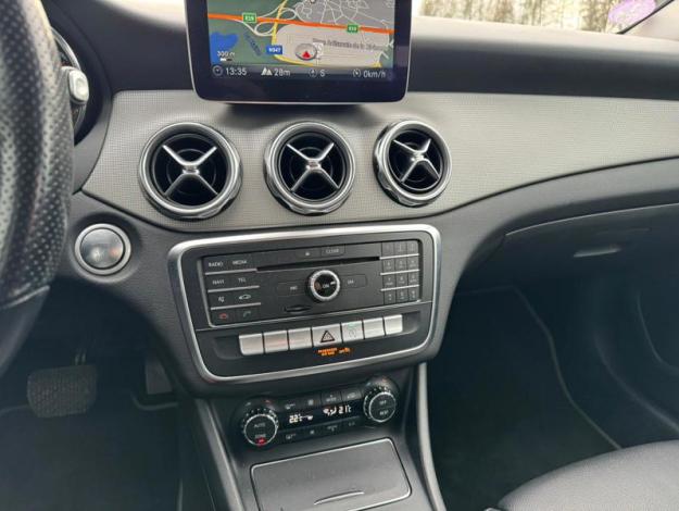 MERCEDES-BENZ GLA 180 Intuition  