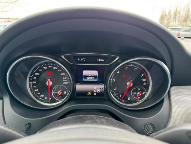 MERCEDES-BENZ GLA 180 Intuition  