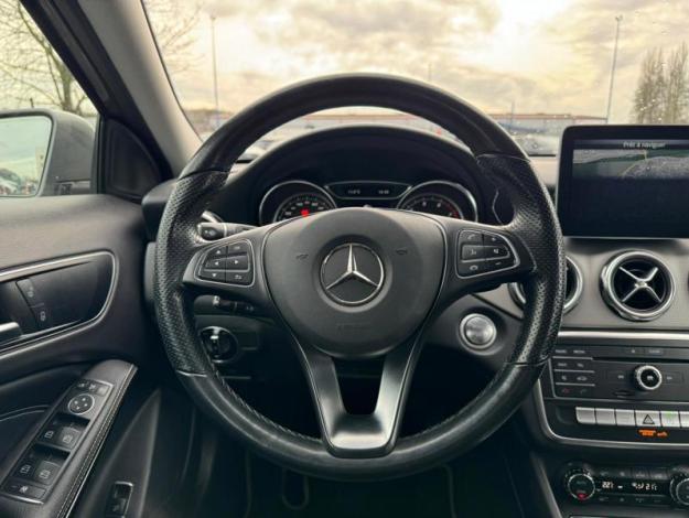 MERCEDES-BENZ GLA 180 Intuition  