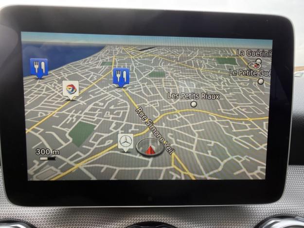 MERCEDES-BENZ GLA 200 d Sensation  