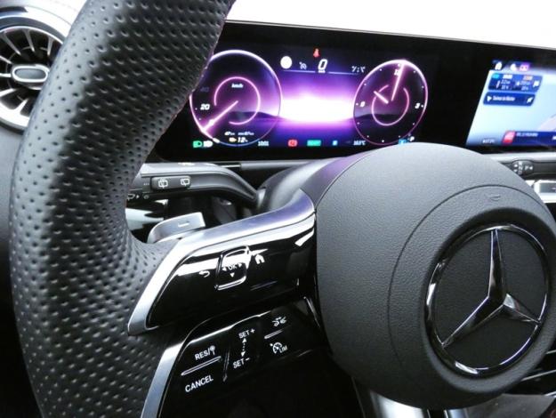 MERCEDES-BENZ EQA 250+ AMG Line  