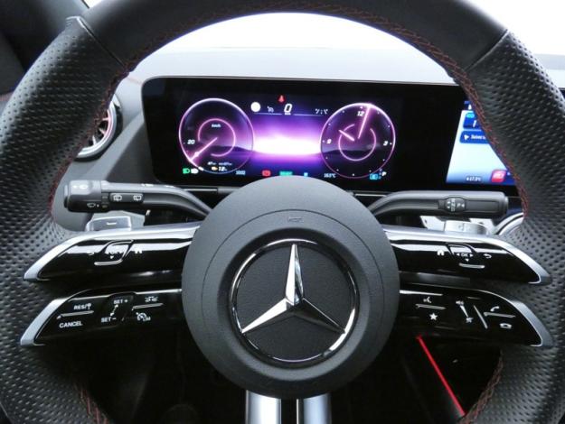 MERCEDES-BENZ EQA 250+ AMG Line  