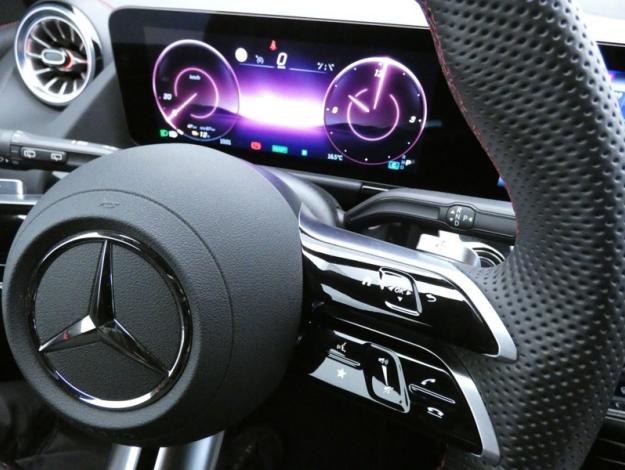 MERCEDES-BENZ EQA 250+ AMG Line  