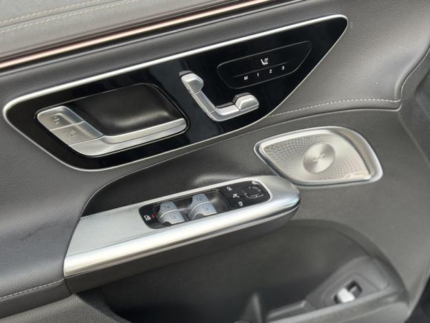 MERCEDES-BENZ EQE EQE 300