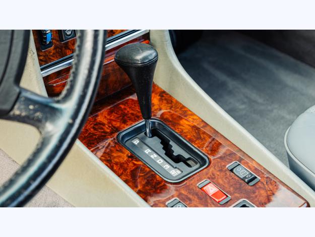 MERCEDES-BENZ 560 SL   