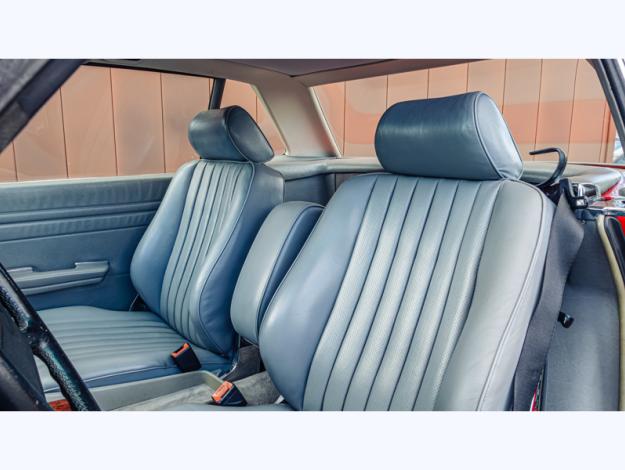 MERCEDES-BENZ 560 SL   