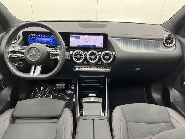 MERCEDES-BENZ EQA 250+ AMG Line  