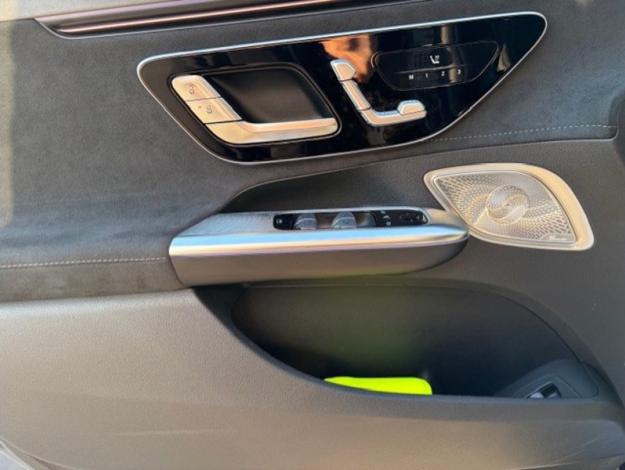 MERCEDES-BENZ EQE 350 + AMG Pack Night Toit Pano  