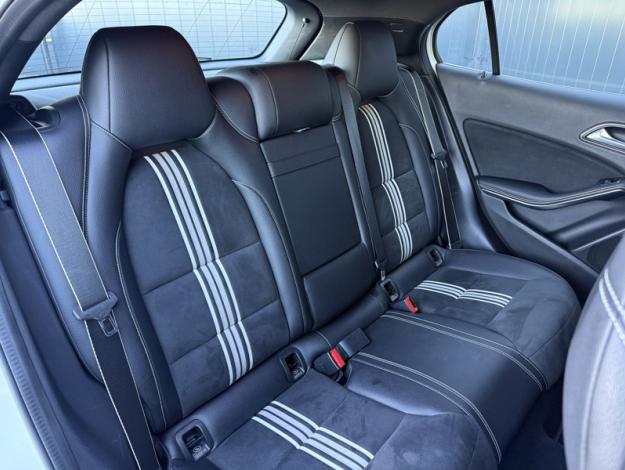 MERCEDES-BENZ GLA 200 d WhiteArt Edition  