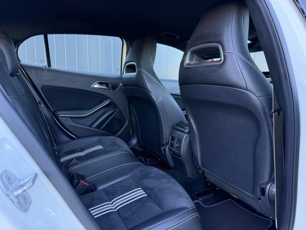 MERCEDES-BENZ GLA 200 d WhiteArt Edition  