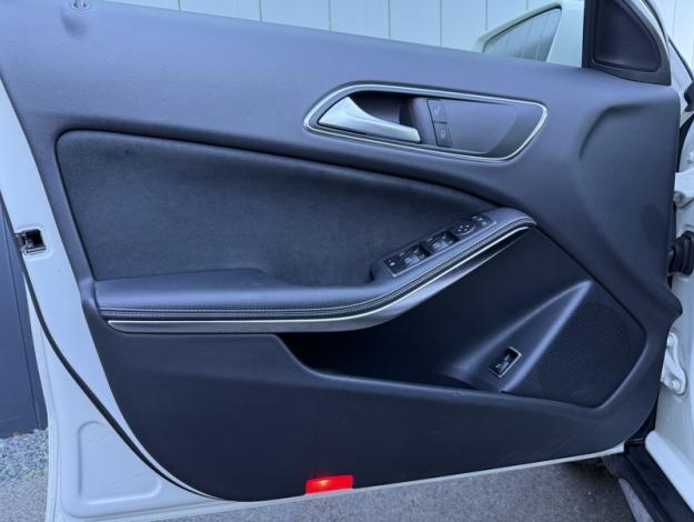 MERCEDES-BENZ GLA 200 d WhiteArt Edition  