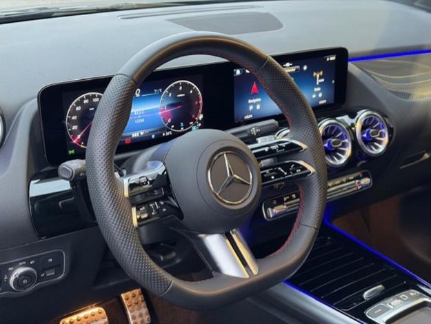 MERCEDES-BENZ GLA 180 d AMG Line Toit Pano 20p Facelift  