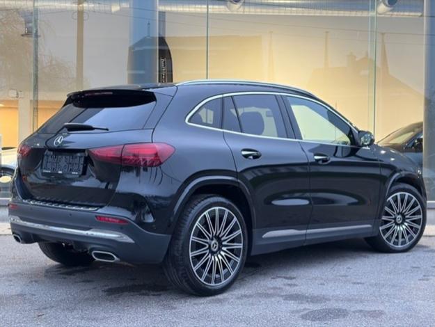 MERCEDES-BENZ GLA 180 d AMG Line Toit Pano 20p Facelift  
