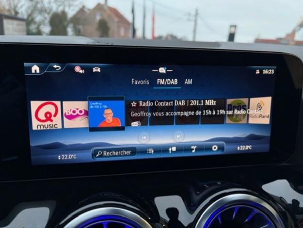 MERCEDES-BENZ GLA 180 d AMG Line Toit Pano 20p Facelift  