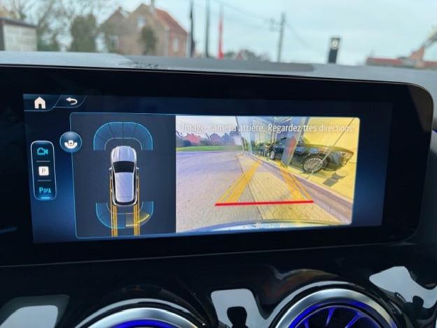 MERCEDES-BENZ GLA 180 d AMG Line Toit Pano 20p Facelift  