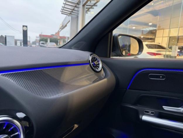 MERCEDES-BENZ GLA 180 d AMG Line Toit Pano 20p Facelift  