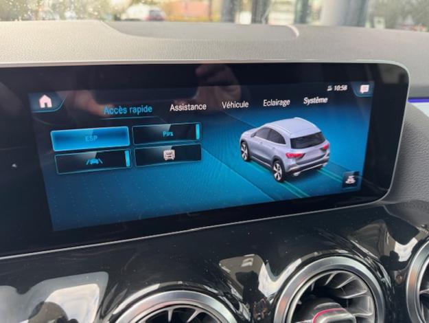 MERCEDES-BENZ GLA 200 AMG Line  