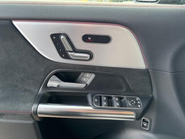 MERCEDES-BENZ GLA 200 AMG Line  