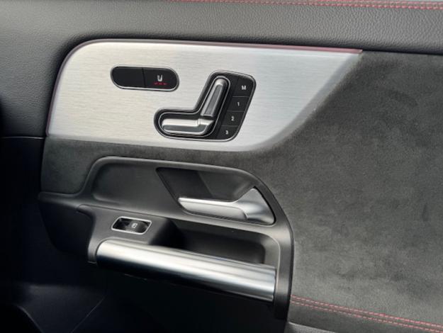 MERCEDES-BENZ GLA 200 AMG Line  